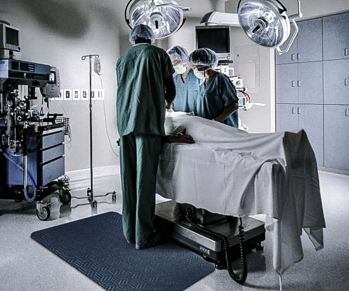 slip-resistant mat for operating rooms